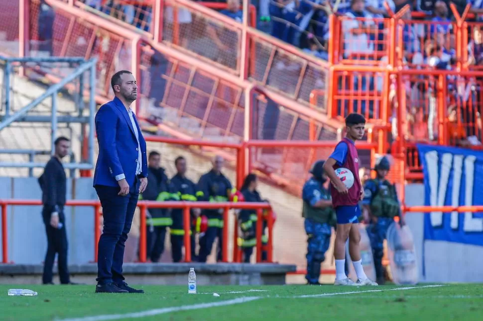 UNA IMAGEN INUSUAL. San Martín jugó uno de los peores partidos durante la era De Muner y lo pagó con una derrota justa. El entrenador apuesta a trabajar sobre las fallas para evitar volver a cometerlas. DIEGO IZQUIERDO - Especial para La Gaceta