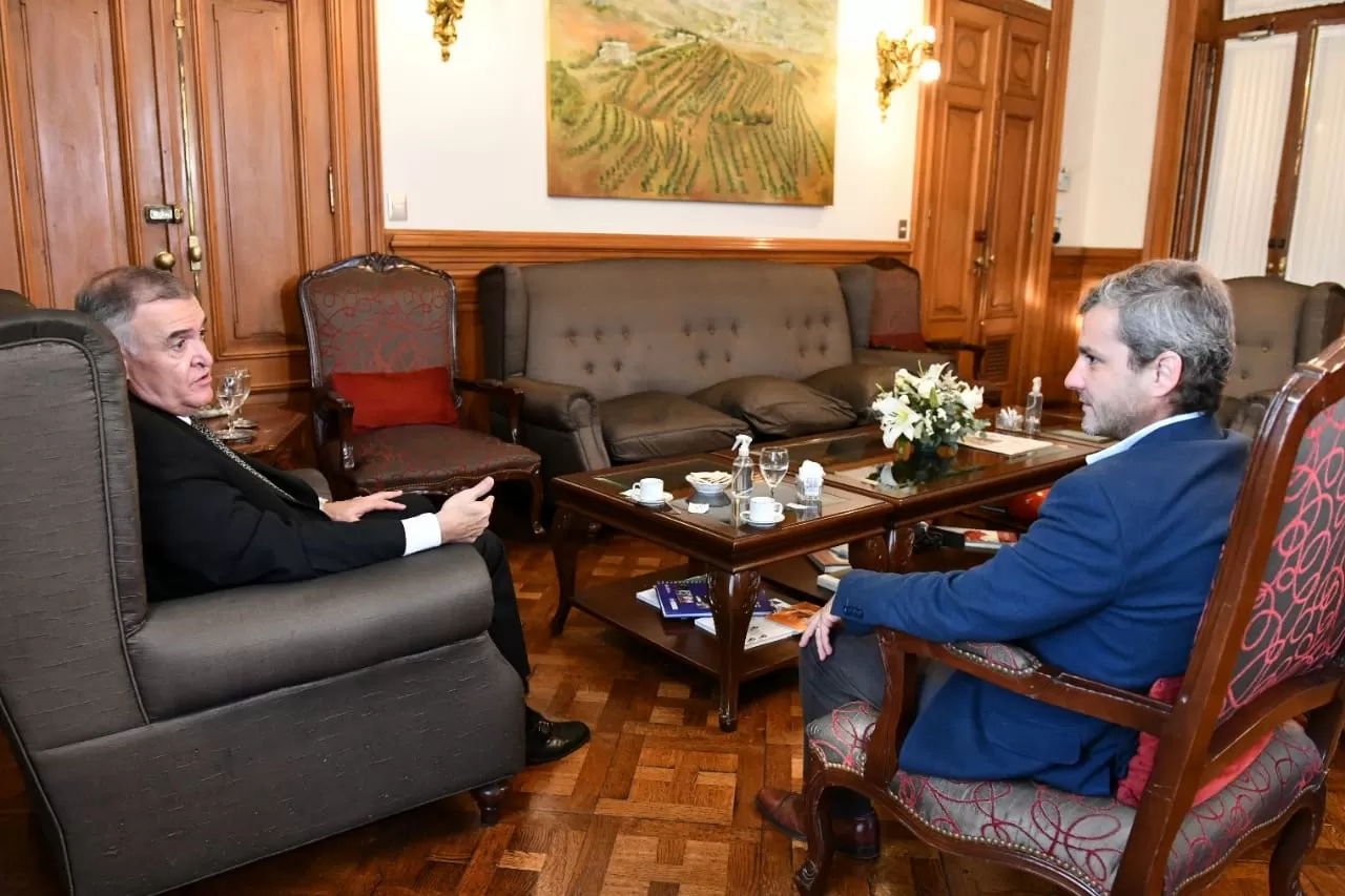 PERONISTA Y RADICAL. Jaldo recibió a Campero en la Casa de Gobierno. Foto: prensa Gobernación