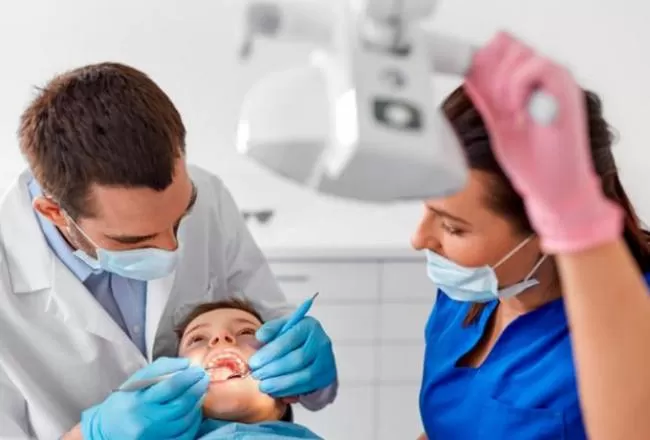 Hora de ir al dentista. La importancia de diagnosticar la Mordida invertida.