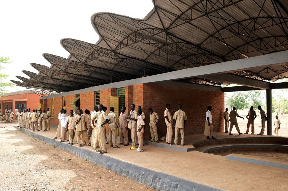 OBRA COMUNITARIA. Escuela primaria de Gando (Burkina Faso, África).