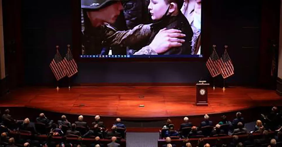 El presidente de Ucrania mostró un emotivo video a congresistas de EE.UU.