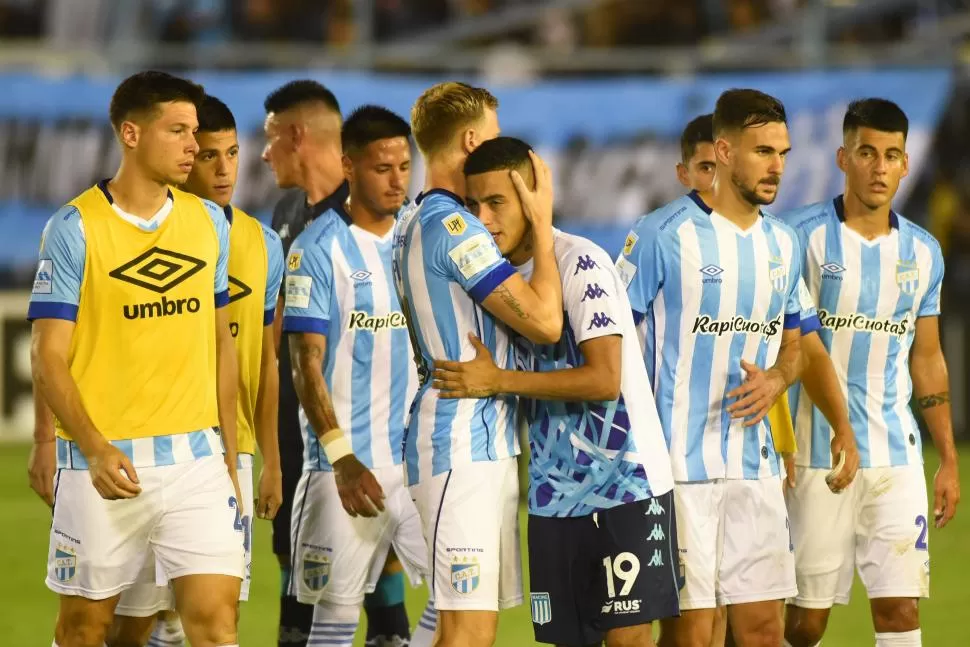 SERIOS. Esta postal se repitió también ante Newell’s y en una gran cantidad de partidos durante el semestre anterior. Necesita ponerle punto final a la caída para no seguir comprometiéndose en los promedios. LA GACETA / FOTOS DE DIEGO ÁRAOZ