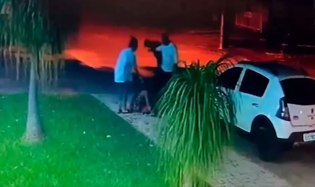 Encontró a su esposa teniendo relaciones con un indigente