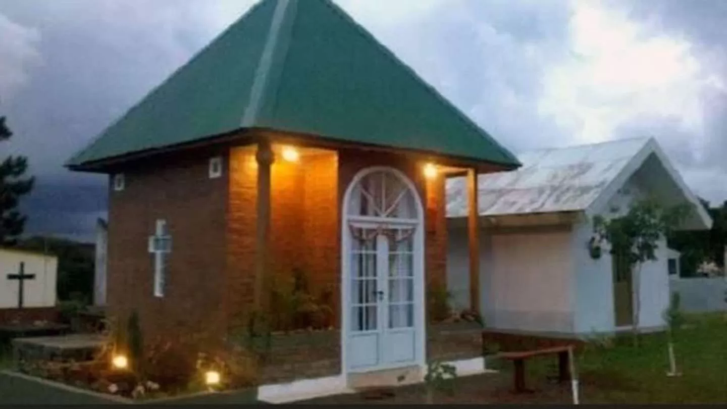 Una viuda se mudó al cementerio para vivir cerca de su esposo muerto: tenía luz, gas y wifi