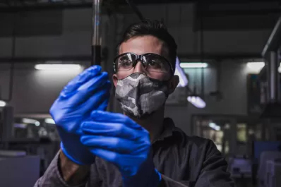 YPF abre una convocatoria para profesionales y universitarios: ¿cómo postularse?