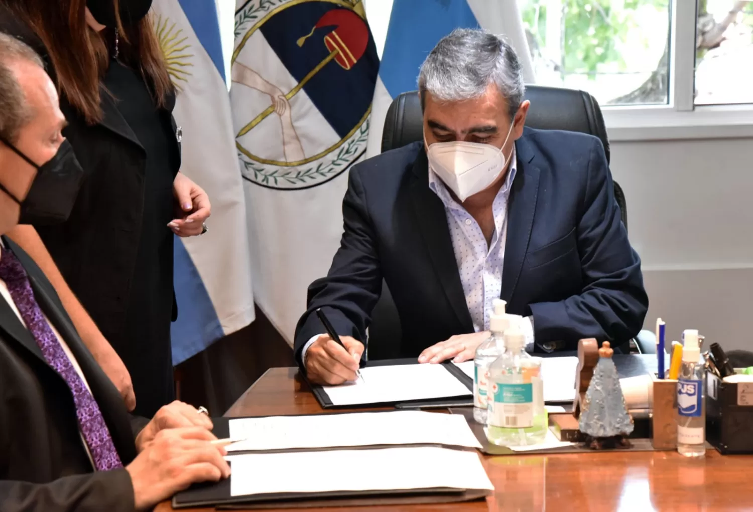 SAN PABLO-T. El intendente Germán Alfaro firmó un convenio con las autoridades de esa casa de altos estudios.