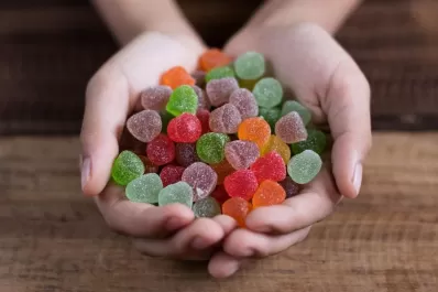 Conmoción en Colombia: un niño murió tras consumir un caramelo que contenía droga