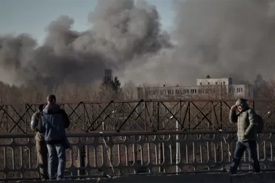 Rusia atacó un aeropuerto ubicado a 70 kilómetros de la frontera con Polonia: hubo tres explosiones