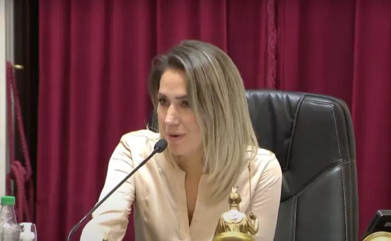 Carolina Lozada presidió la sesión del Senado que trató el acuerdo con el FMI