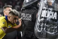 Los hinchas de River agredieron a los jugadores de Boca tras el superclásico