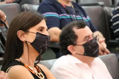 Treinta y cuatro miradas de poetas tucumanos