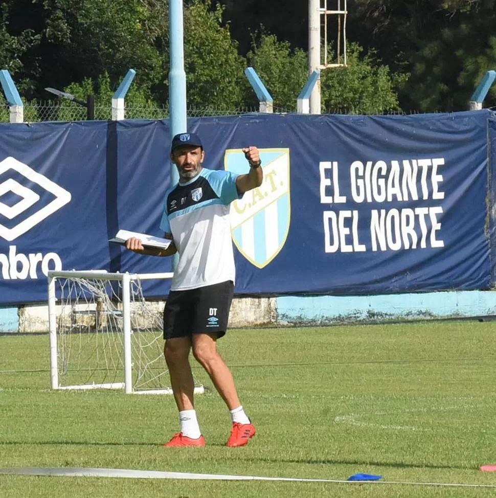 NO SE DETIENE. A pesar de las adversidades, Azconzábal empieza a definir el equipo titular y sólo piensa en ganar el duelo del martes ante Central Córdoba. la gaceta /  foto de analía jaramillo 