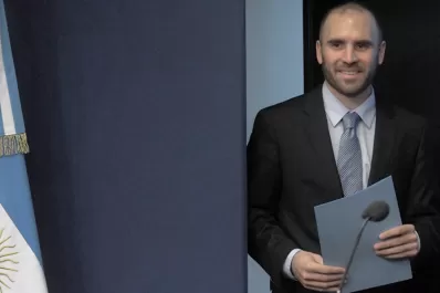 Con el acuerdo con el FMI en marcha, Guzmán viaja a negociar con el Club de París