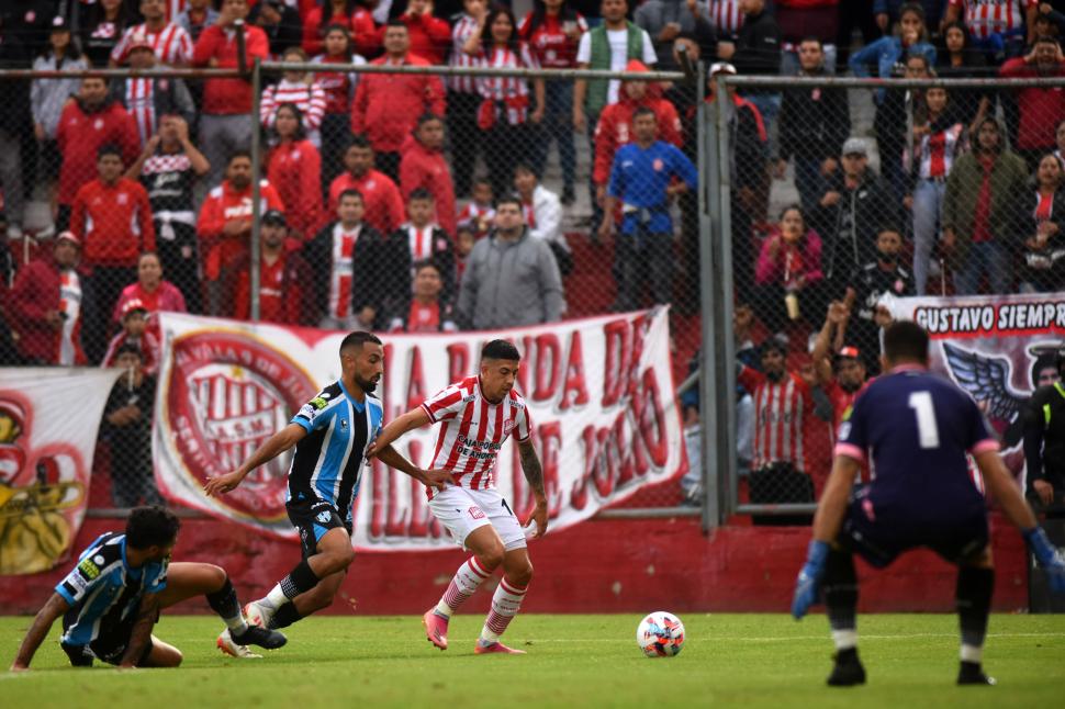 MUCHAS SITUACIONES DE GOL. El sábado, San Martín fue un equipo explosivo y llevó mucho peligro sobre el arco de Almagro. En el primer tiempo debió haberse ido ganando por dos o tres goles de diferencia. 