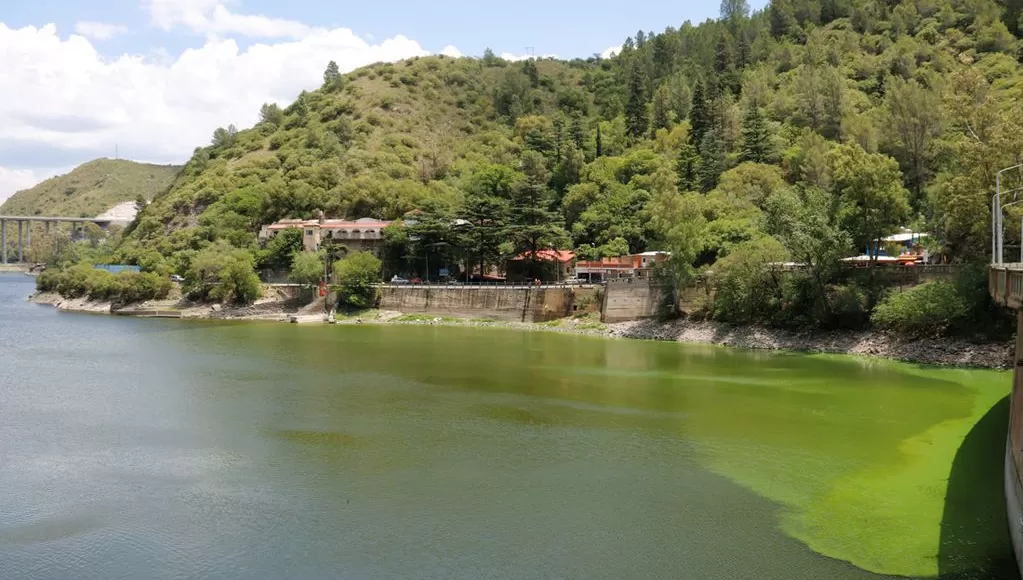 HALLAZGO. Detectan la variante Ómicron del coronavirus en las aguas del lago San Roque, en Córdoba.