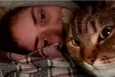 Joven denuncia que “los soldados rusos están violando mujeres y disparando a la gente en los sótanos”