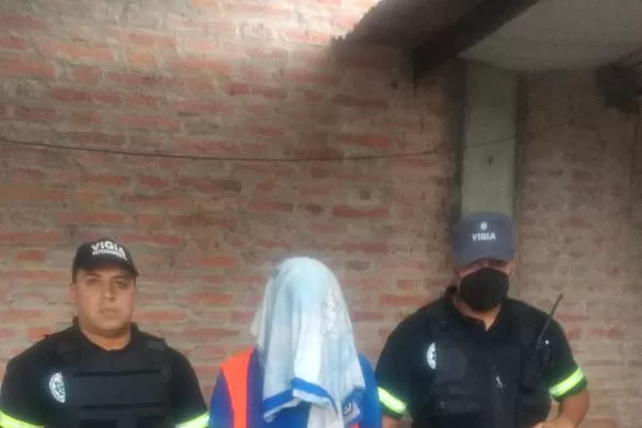 EL DETENIDO Y LA GARRAFA. Imposible huir con tanto peso. Además el hombre habría estado borracho. 