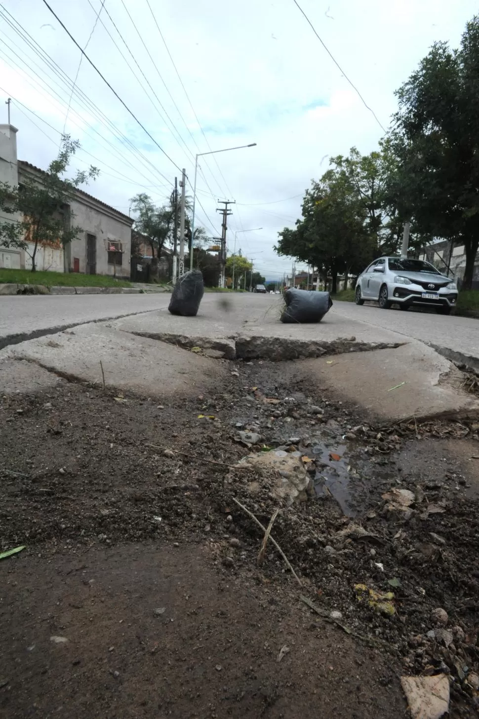 PREVENCIÓN CON BOLSAS. San Juan al 3.400.