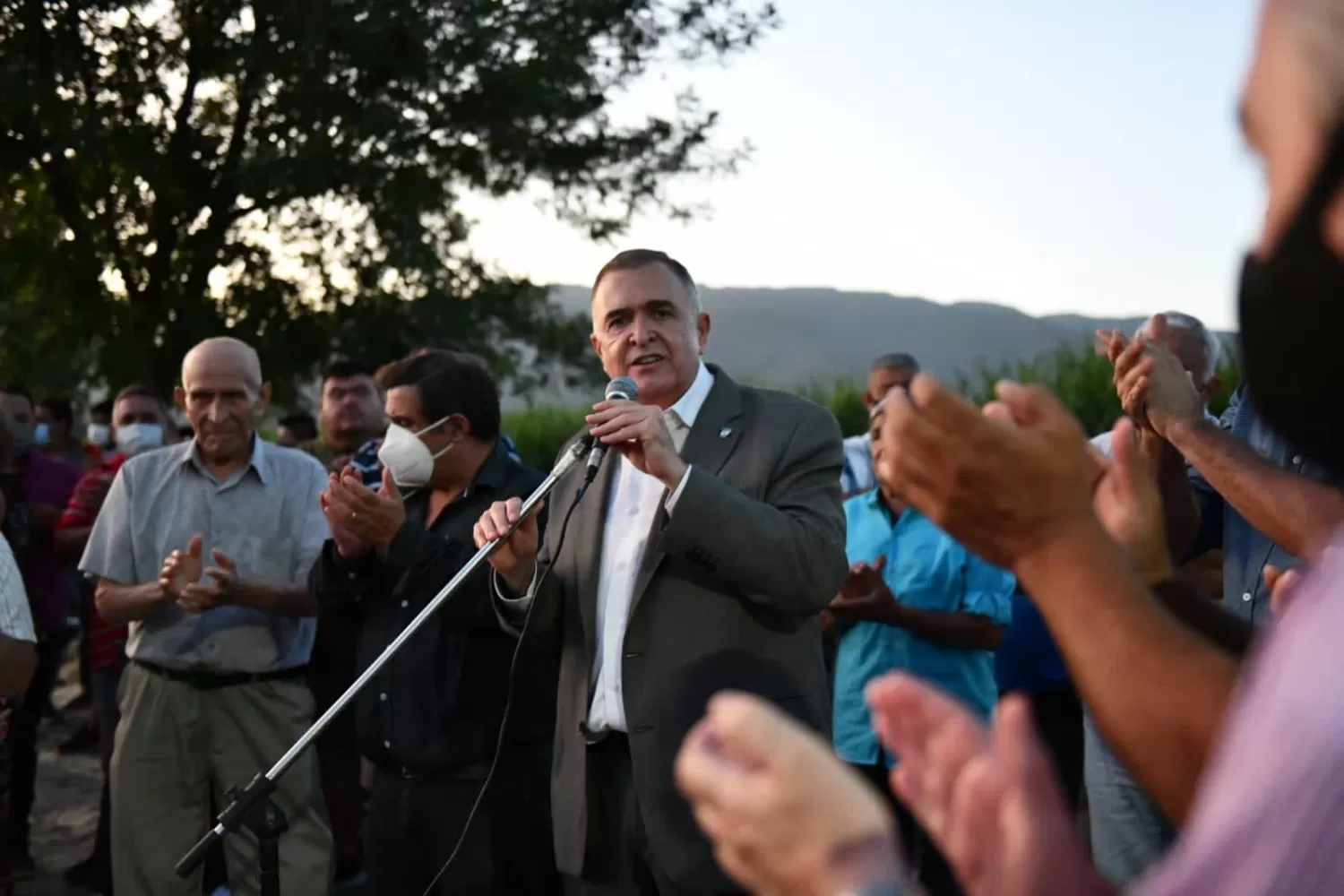 EN UN RECORRIDO OFICIAL POR LULES. Osvaldo Jaldo, en la ciudad que administra Gallia. (Fotos de Comunicación Pública)