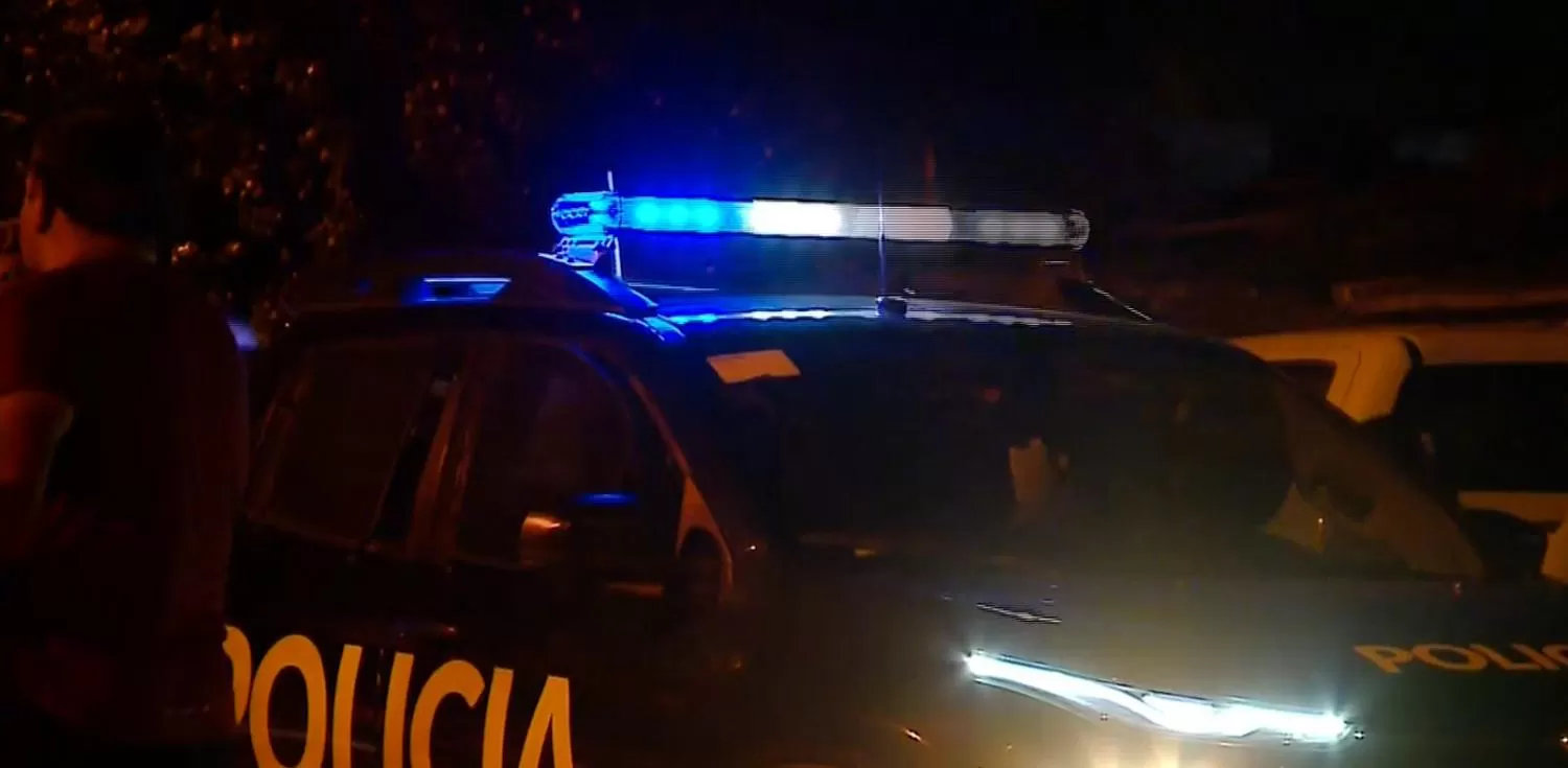 TRAGEDIA. Un conductor atropelló y mató a dos jóvenes que se encontraban sentados en el cordón de una vereda. Imagen Ilustrativa.