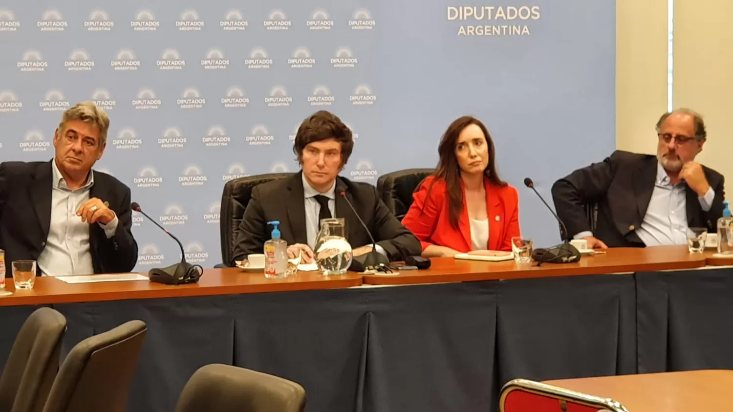 Javier Milei criticó las retenciones, tras reunirse con la Mesa de Enlace