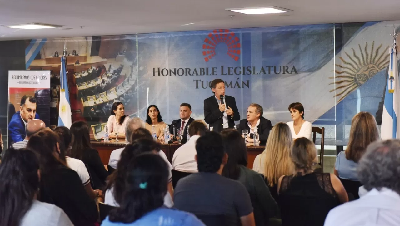 EN LA LEGISLATURA. Jaime Méndez participó del encuentro convocado por Albarracín. Foto: Prensa HLT