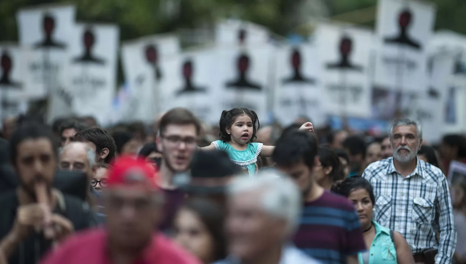 MOVILIZACIONES. Organizaciones de DDHH, familiares y amigos de desaparecidos marcharán esta tarde hacia la plaza Independencia.