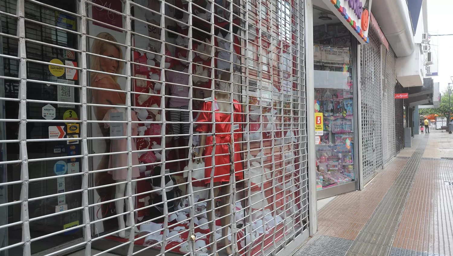 TODO CERRADO. El viernes es feriado.