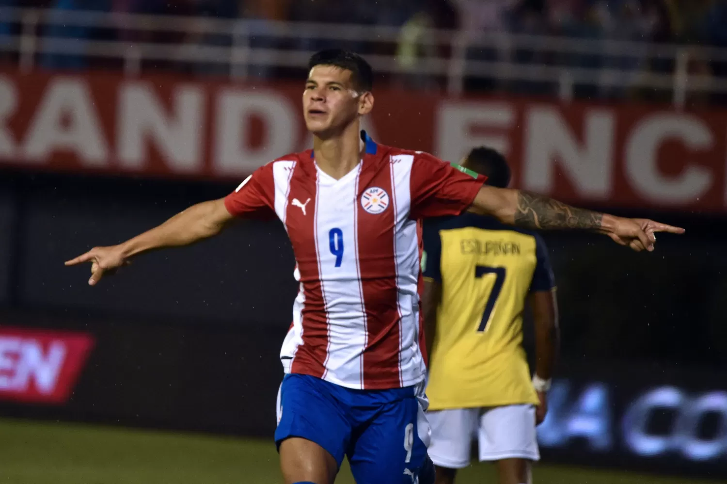 GRITO DE GOL. Morales puso en ventaja a los paraguayos. FOTO TOMADA DE TWITTER.COM/CONMEBOL