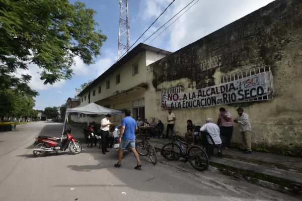 Comenzaron a acampar en el centro de Río Seco