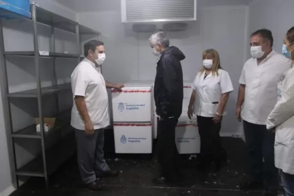 Llegaron a Tucumán vacunas Pfizer para niños y adultos y AstraZeneca