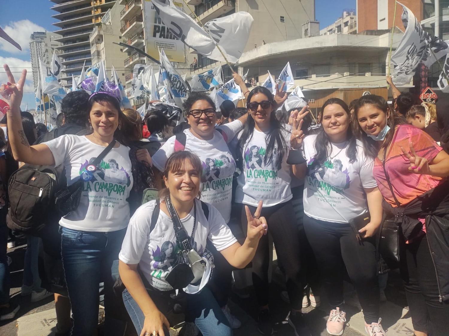 MABEL CARRIZO. La diputada nacional por Tucumán participa en la movilización de 