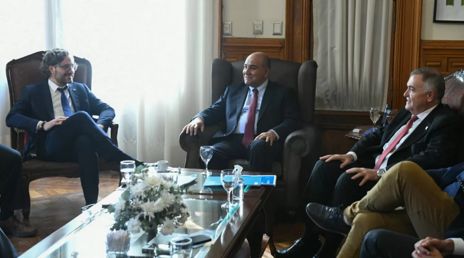 EN CASA DE GOBIERNO. Cafiero, junto a Jaldo y a Manzur, en la sede del Ejecutivo. Foto: Prensa Gobernación