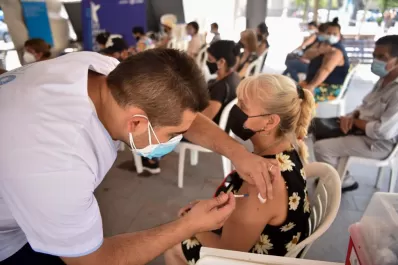 Distribuyen por grupos la vacuna antigripal