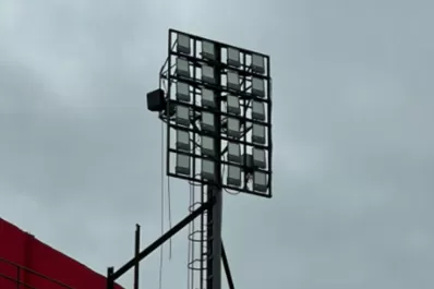 Obras en La Ciudadela: renovaron con focos LED tres torres de iluminación