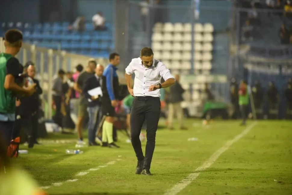 A REVERTIR LA IMAGEN. El partido ante San Lorenzo será una verdadera final para “Vasco” Azconzábal.  