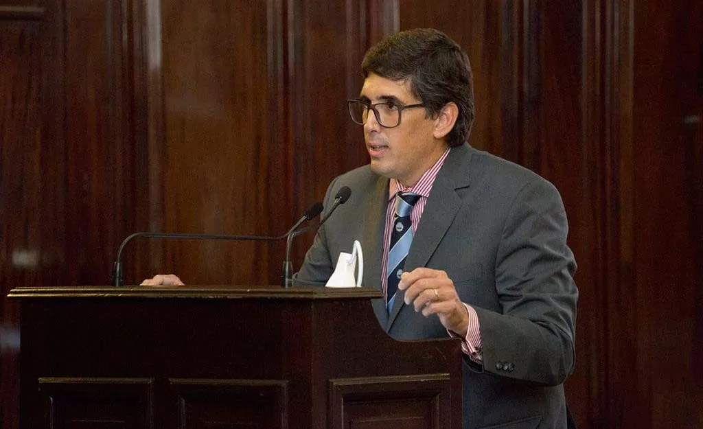 POSTURA. Laplacette apunta que el “googleo” es parte de los mecanismos de investigación periodística. 