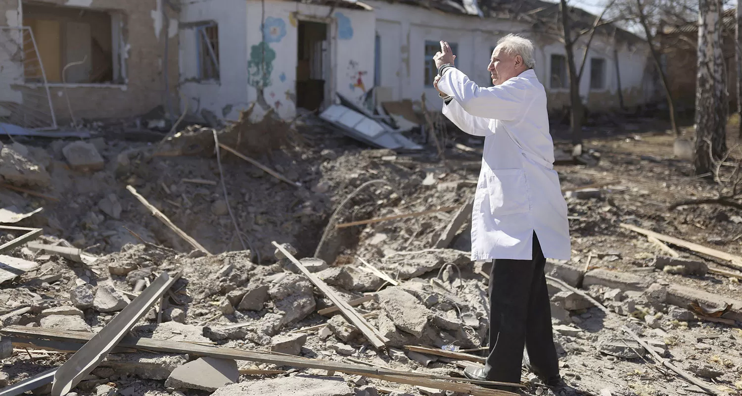 CATÁSTROFE HUMANITARIA. Instalaciones médicas son arrasadas.