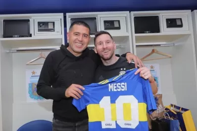 Riquelme le regaló la 10 de Boca a Messi