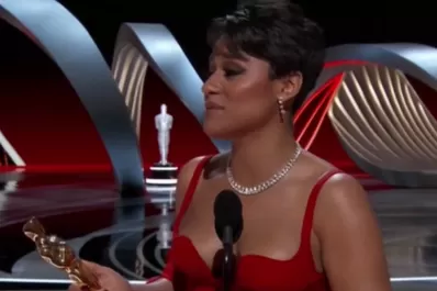 Oscar: Ariana DeBose ganó Mejor Actriz de reparto por su papel Amor Sin Barreras, de Spielberg