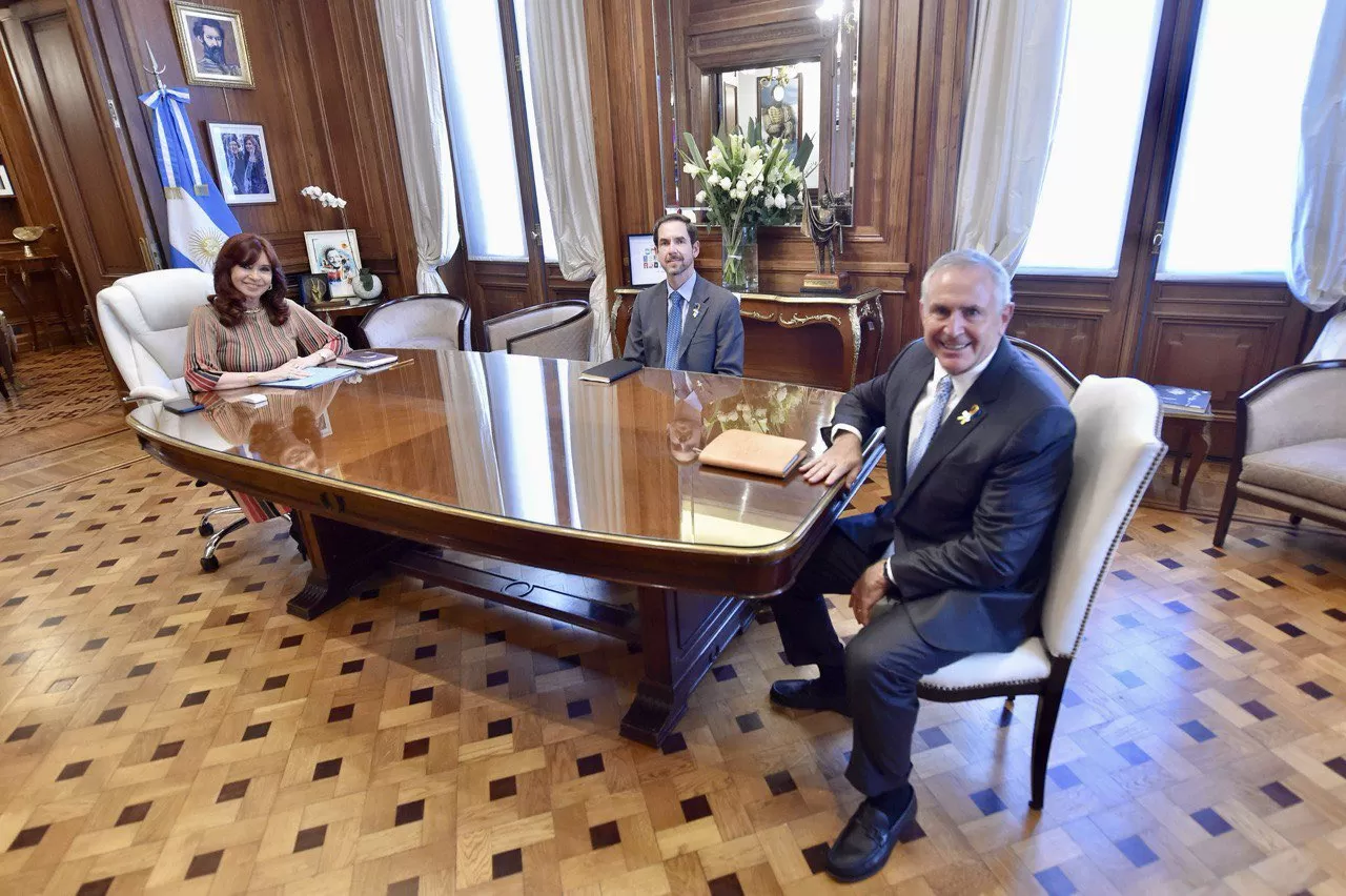 CRISTINA KIRCHNER recibió al embajador norteamericano. 