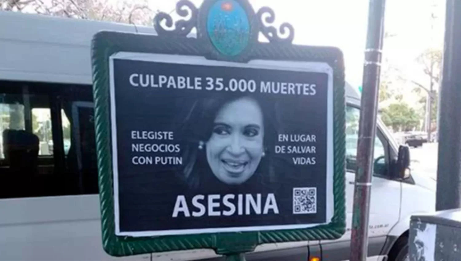 EN CABA. Carteles con la cara de la vicepresidenta y la leyenda asesina.