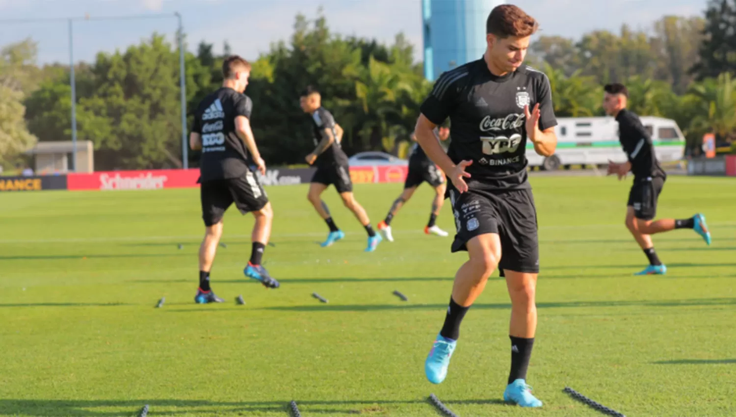 ¿SU CHANCE? Julián Álvarez espera tener algunos minutos durante el partido que cerrará la participación de la Selección en las Eliminatorias.