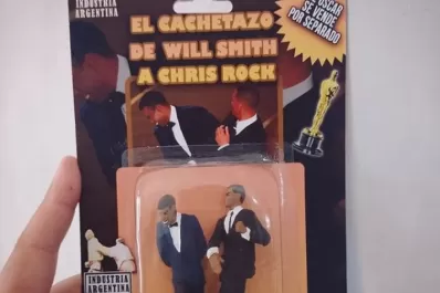 Una marca argentina sacó a la venta los muñecos del cachetazo de Will Smith a Chris Rock