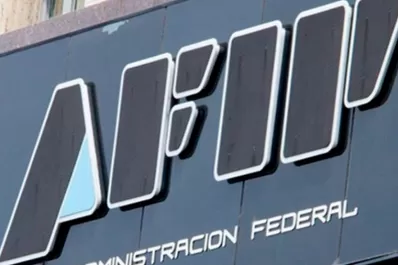 Premio al informante y adiós al secreto fiscal: claves del proyecto que apunta hacia los bienes en el exterior