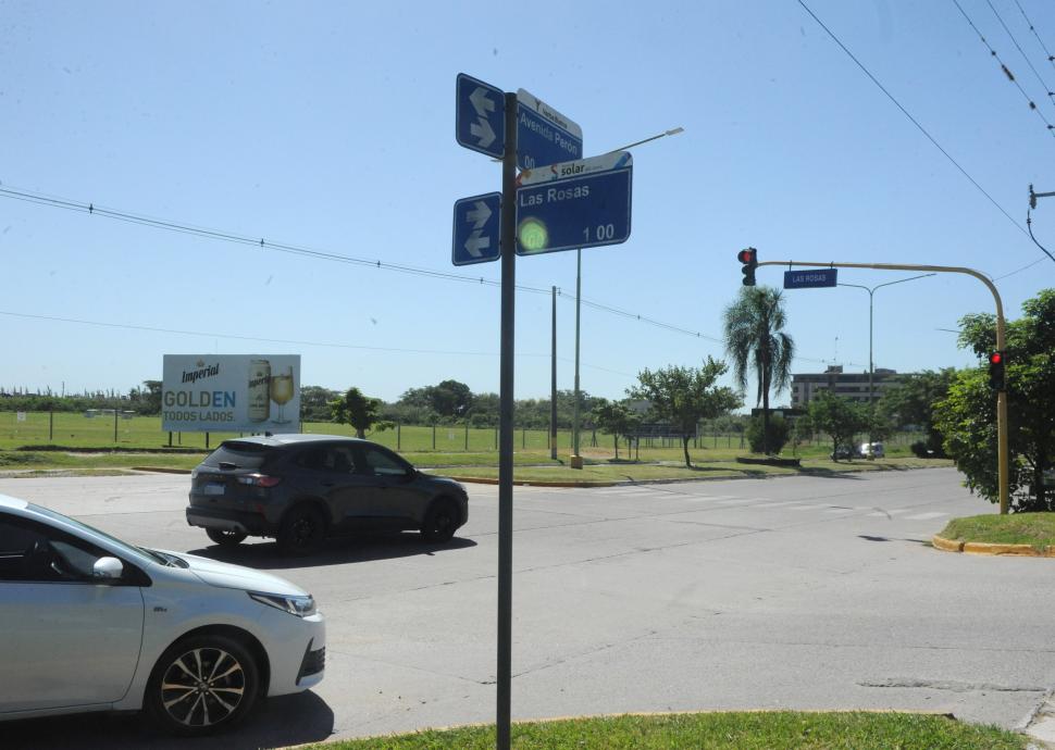 LAS ROSAS Y PERÓN. Los vehículos superan el límite de velocidad. 