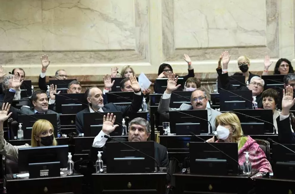 Senadores del Frente de Todos presentan un proyecto para pagar la deuda del FMI con fondos fugados del país
