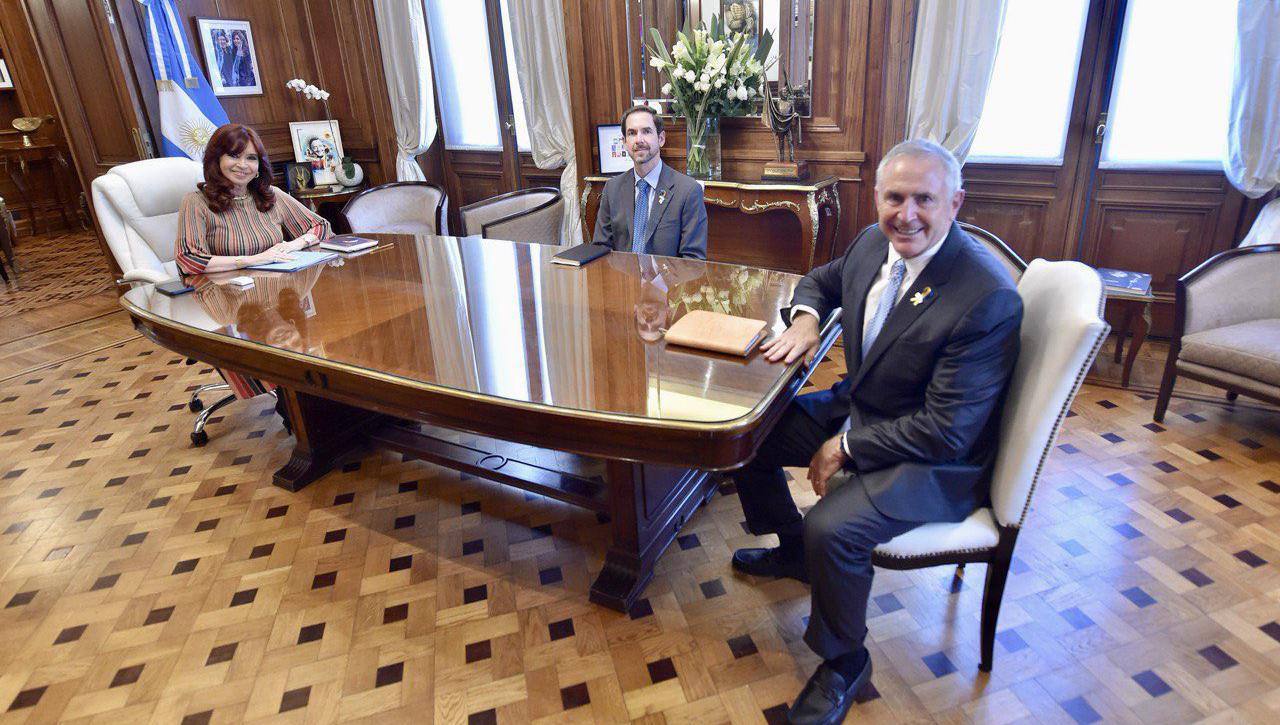 ENCUENTRO. La vicepresidenta, Cristina Fernández, se reunió con el embajador de Estados Unidos en la Argentina, Marc Stanley, para pedir la colaboración de ese país para el cumplimiento la eventual ley de blanqueo de bienes de ciudadanos argentinos en el exterior.