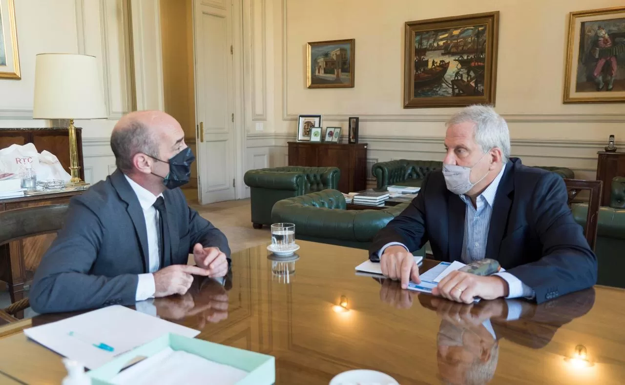 LICHTMAJER Y PERCZYK TAMBIÉN HABLARON SOBRE LAS ESCUELAS TÉCNICAS. 