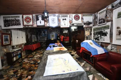 Homenaje en Concepción: hizo un museo sobre la guerra de Malvinas en su casa